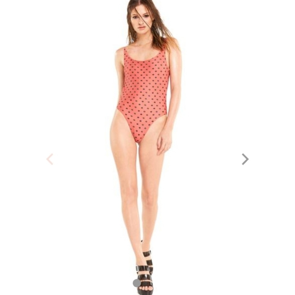 Bathing suit 1 piece kiss lips - Picture 3 of 7